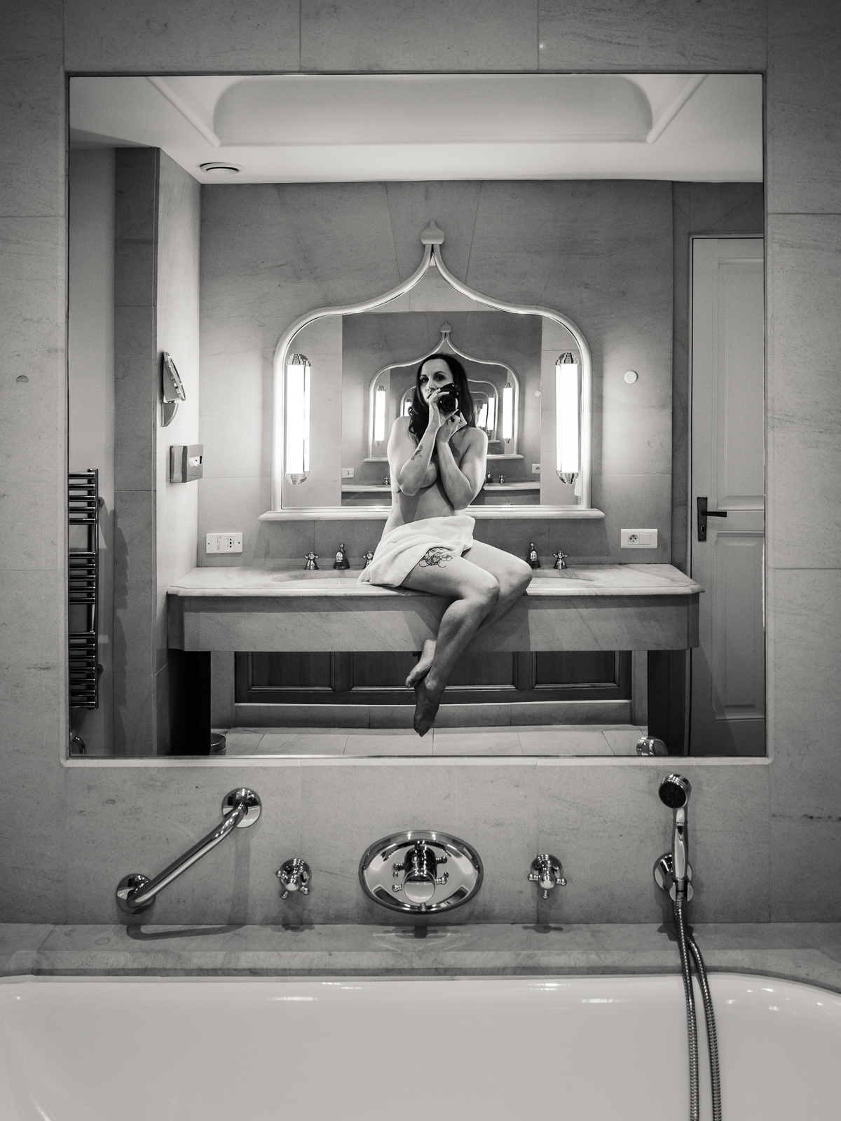 Mon cul sur la commode
